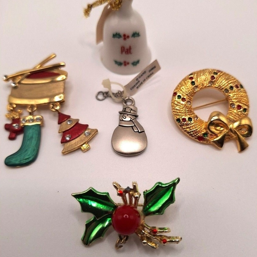 Vintage holiday brooches charm bell rhinestones enamel gold silver tone set of 5